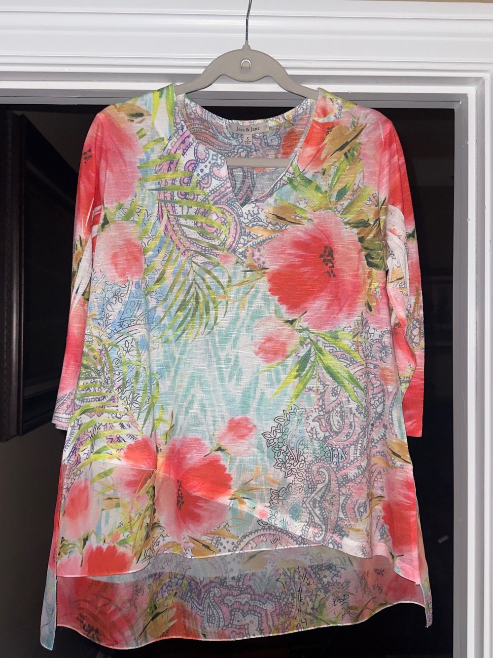Oversized small Jess & Jane Tropical Floral Tunic Top | PTP:21”
